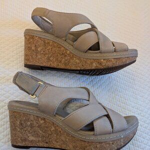 Clark's Un Capri Wedge Platform 7.5 Leather Cork Sandal in Sand